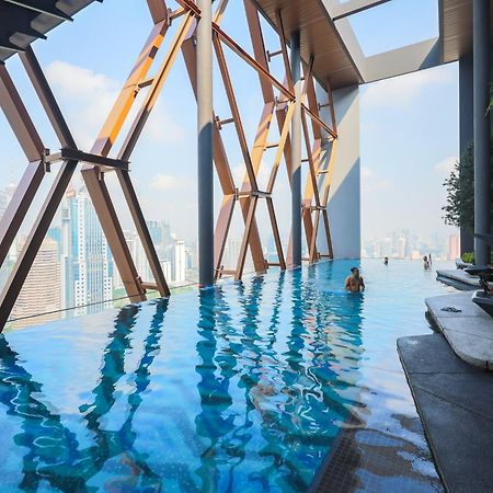 Scarletz Suites By Mykey Kuala Lumpur Kültér fotó The pool at the 39th floor