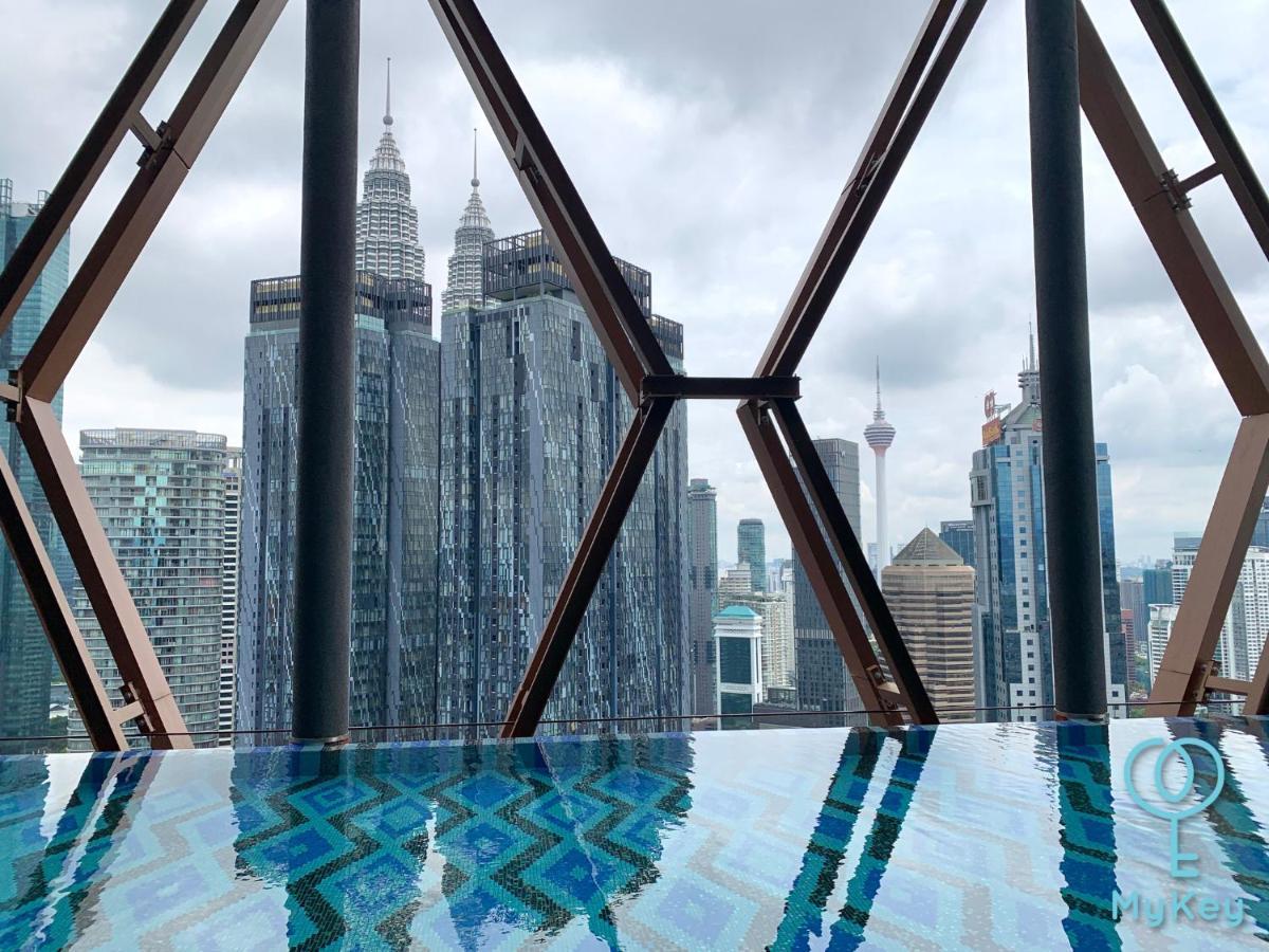 Scarletz Suites By Mykey Kuala Lumpur Kültér fotó View of the Kuala Lumpur skyline from the roof of the Star Performing Arts Centre