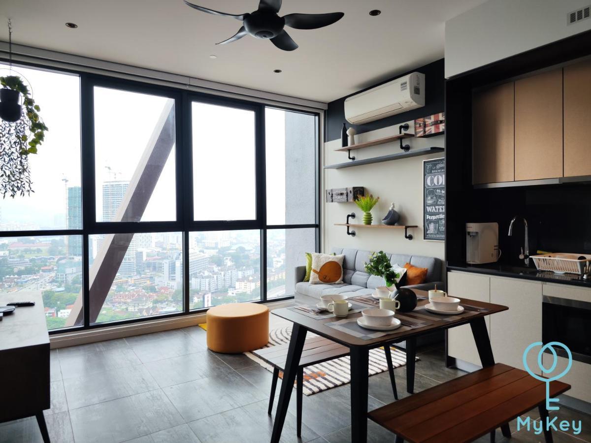 Scarletz Suites By Mykey Kuala Lumpur Kültér fotó A fully furnished condominium unit in Malaysia