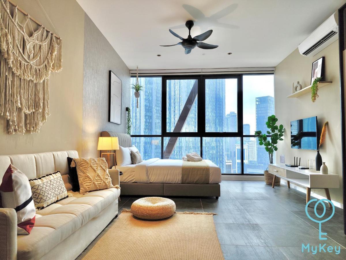 Scarletz Suites By Mykey Kuala Lumpur Kültér fotó A studio apartment in Kuala Lumpur, Malaysia