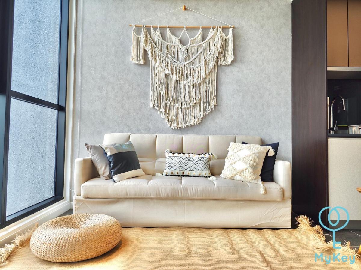 Scarletz Suites By Mykey Kuala Lumpur Kültér fotó A wall hanging