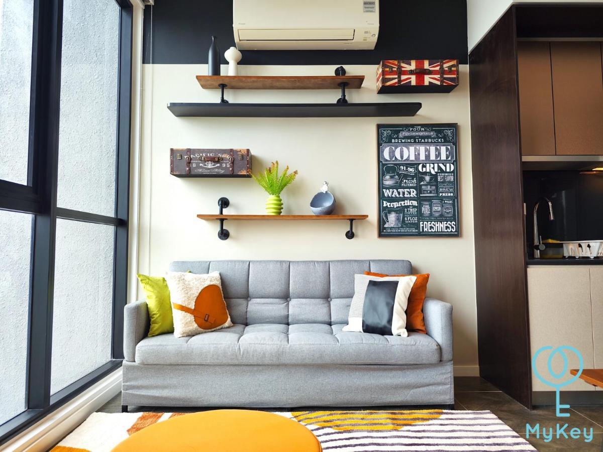 Scarletz Suites By Mykey Kuala Lumpur Kültér fotó A micro apartment in Hong Kong