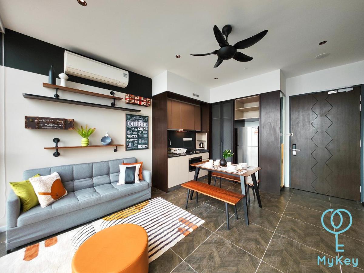 Scarletz Suites By Mykey Kuala Lumpur Kültér fotó A typical studio apartment in Singapore