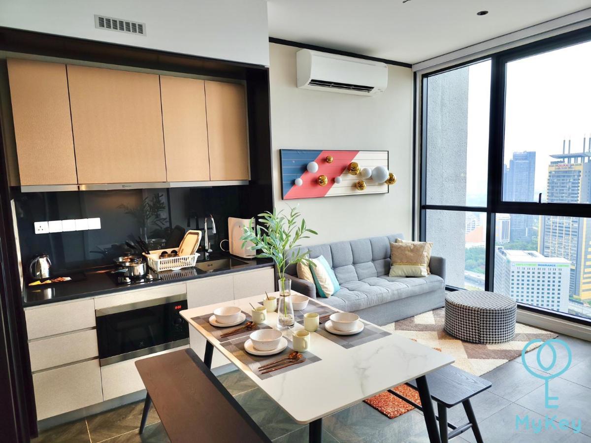 Scarletz Suites By Mykey Kuala Lumpur Kültér fotó A typical apartment in the complex