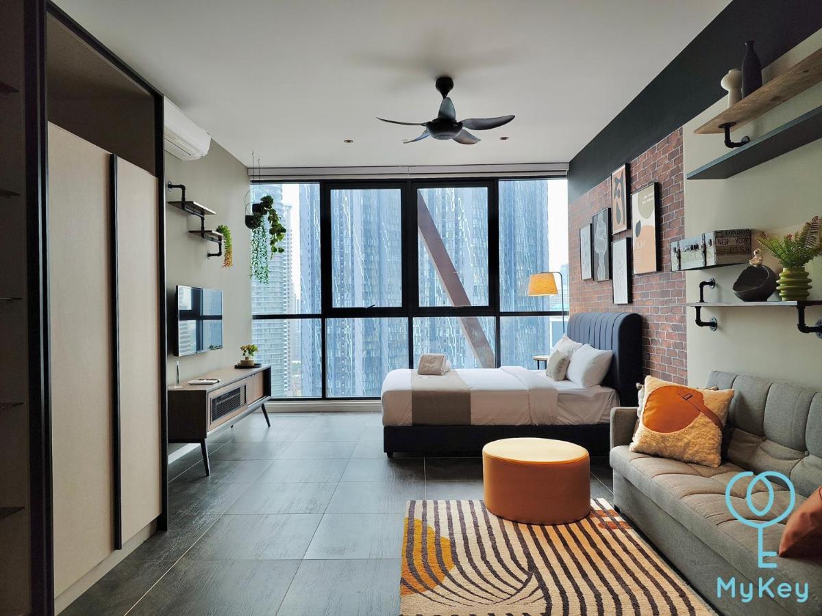 Scarletz Suites By Mykey Kuala Lumpur Kültér fotó A studio apartment in Kuala Lumpur, Malaysia