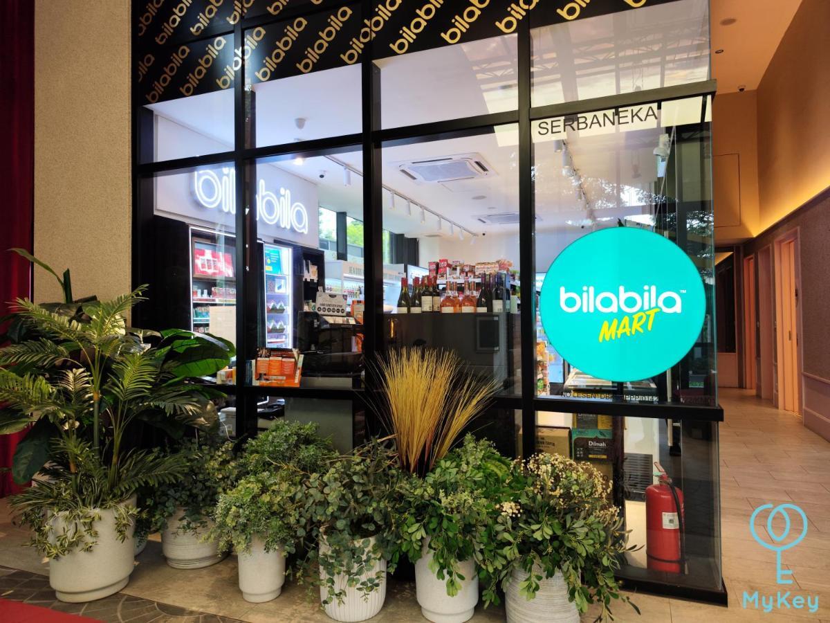 Scarletz Suites By Mykey Kuala Lumpur Kültér fotó A Billabong store in Jakarta, Indonesia