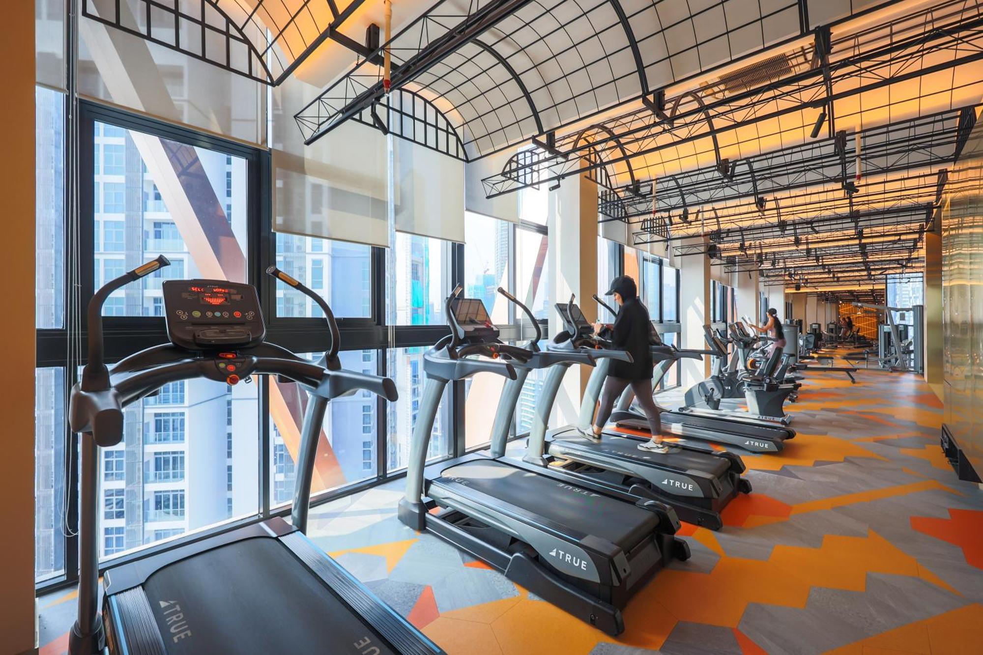Scarletz Suites By Mykey Kuala Lumpur Kültér fotó The gym at the 39th floor