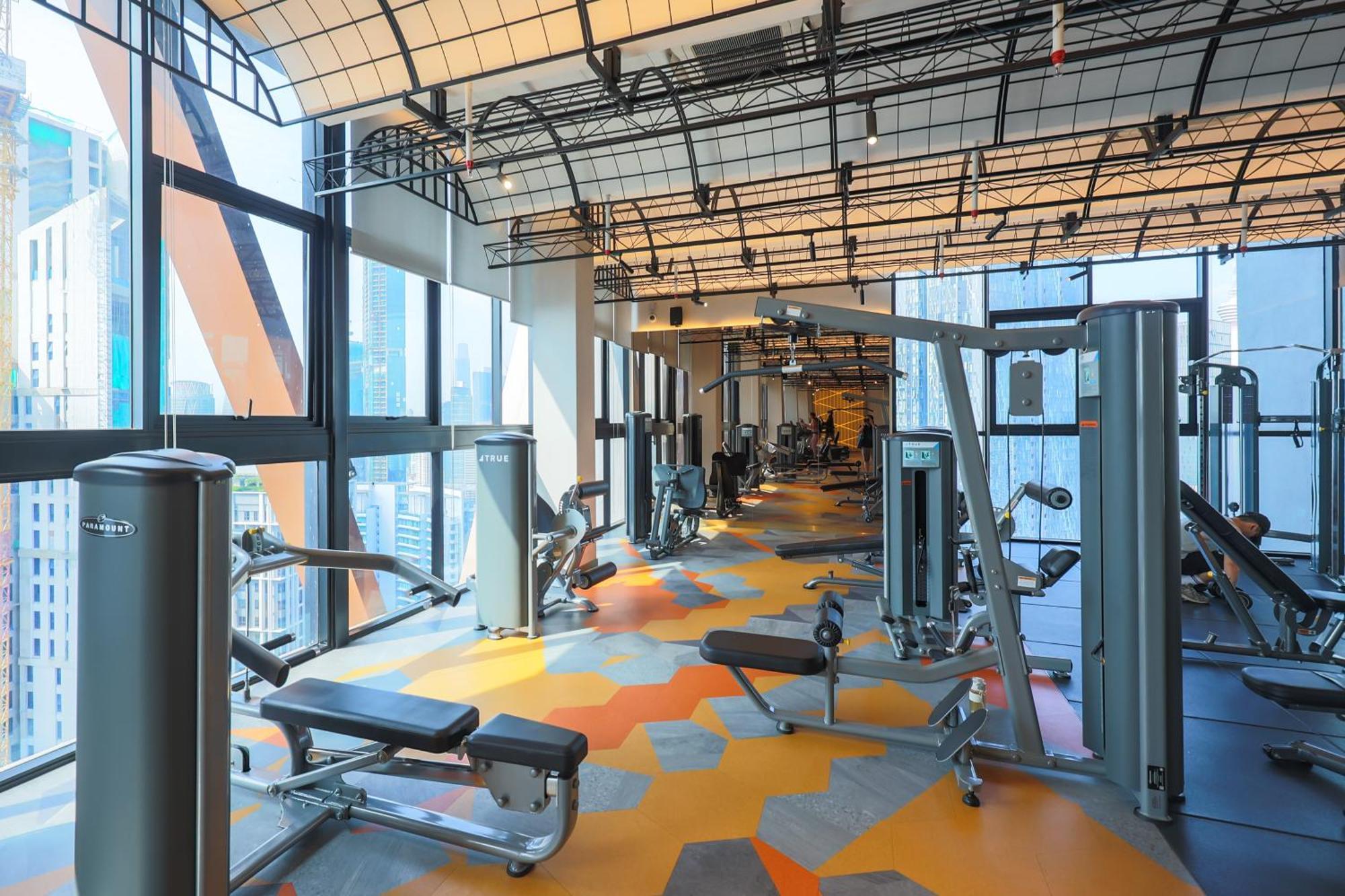 Scarletz Suites By Mykey Kuala Lumpur Kültér fotó The gym at the 101 Tower