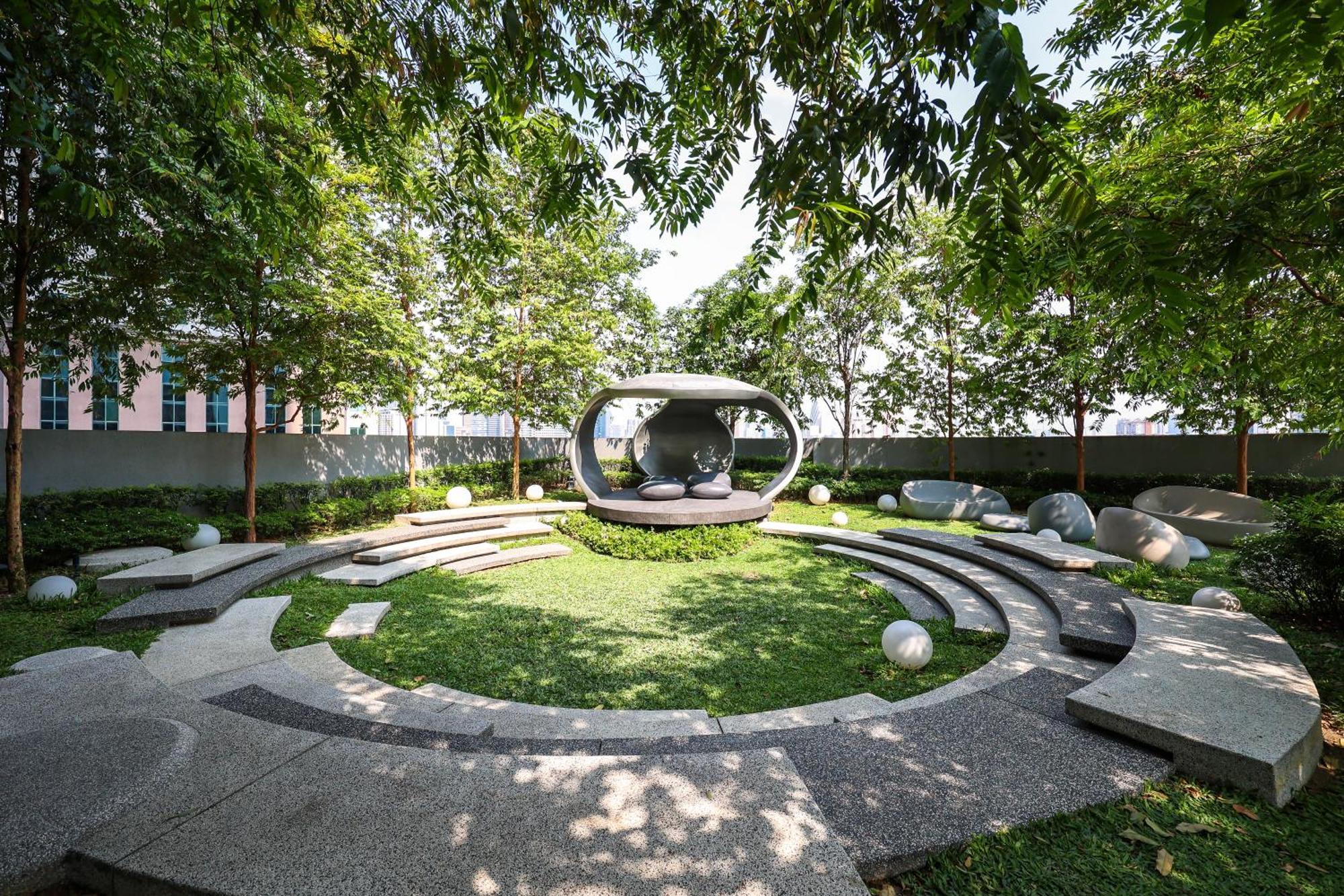 Scarletz Suites By Mykey Kuala Lumpur Kültér fotó The Circle of Life