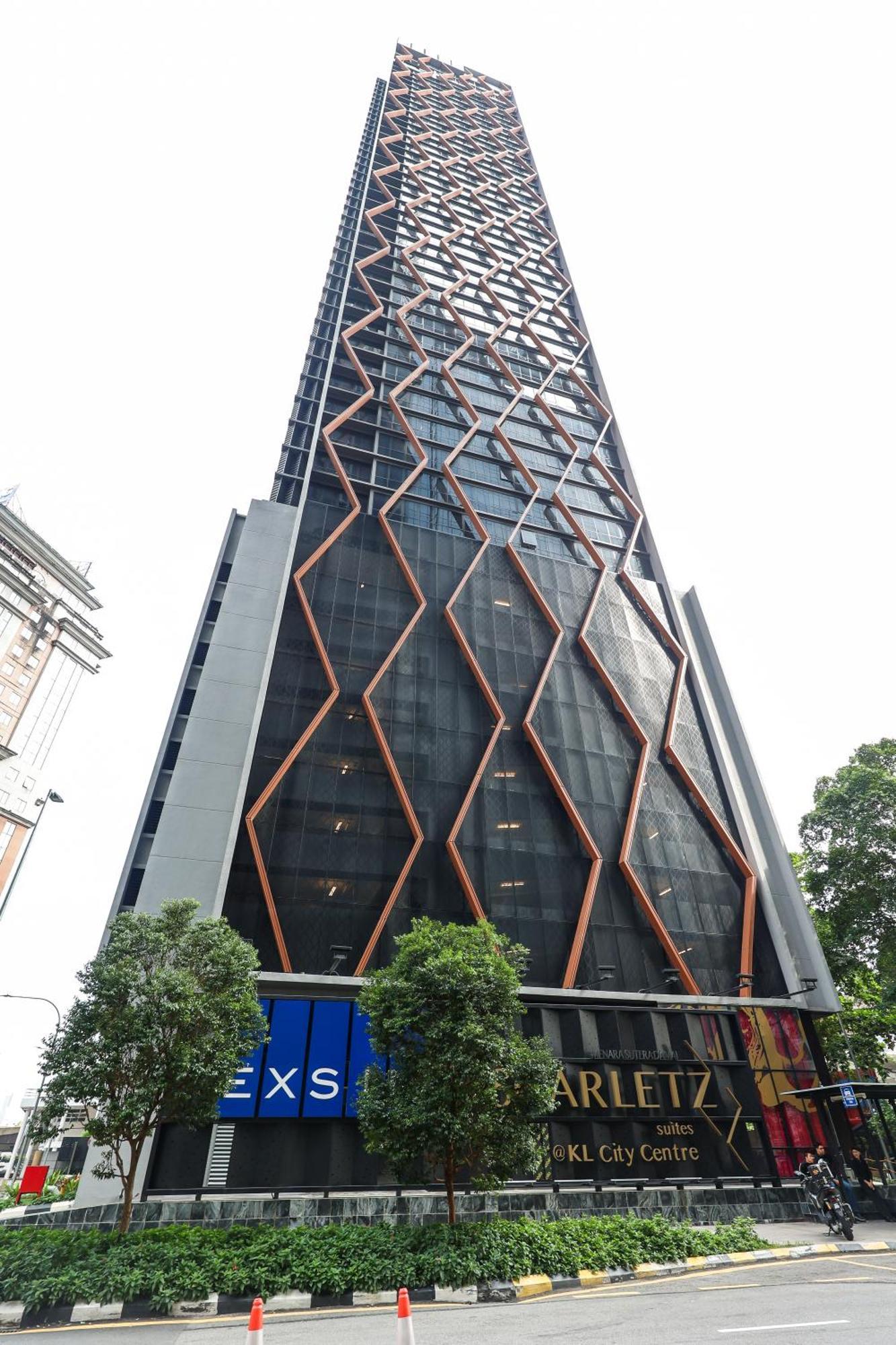 Scarletz Suites By Mykey Kuala Lumpur Kültér fotó The building's facade
