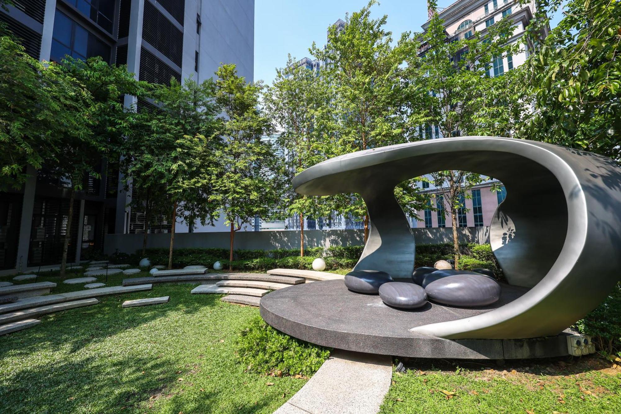 Scarletz Suites By Mykey Kuala Lumpur Kültér fotó The park